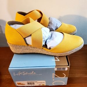 LifeStride 8.5 yellow wedge espadrille sandals w/closed toe